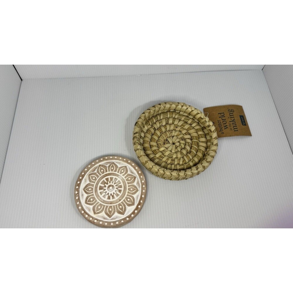 Serrv Handwoven Round Natural Grass Basket Terracotta Stone Warmer New Tag 4.75”
